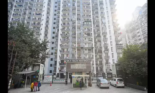 Noida : स्काईटेक मैट्रॉट के 27 फ्लैट सील किए Noida : स्काईटेक मैट्रॉट के 27 फ्लैट सील किए