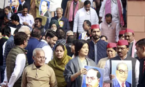 संसद के किसी भी गेट पर विरोध-प्रदर्शन नहीं कर सकेंगे सांसद, लोकसभा स्पीकर ने जारी किए निर्देश