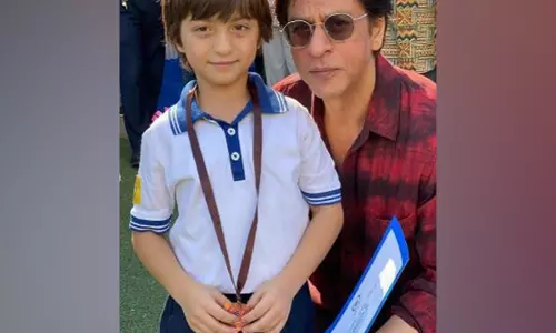 धीरूभाई अंबानी स्कूल के वार्षिक समारोह में बच्चों के साथ Shahrukh ने डांस किया धीरूभाई अंबानी स्कूल के वार्षिक समारोह में बच्चों के साथ Shahrukh ने डांस किया