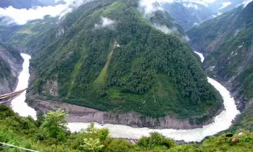 Assam : केंद्र सरकार चीन द्वारा ब्रह्मपुत्र में छोड़े जा रहे पानी की निगरानी कर रही