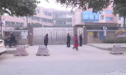 Delhi school को बम की धमकी मिली, कक्षाएं ऑनलाइन मोड में स्थानांतरित की गईं Delhi school को बम की धमकी मिली, कक्षाएं ऑनलाइन मोड में स्थानांतरित की गईं