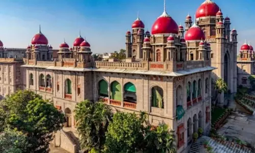 टोलीचौकी में अवैध निर्माण मामले में GHMC से हाईकोर्ट नाखुश टोलीचौकी में अवैध निर्माण मामले में GHMC से हाईकोर्ट नाखुश