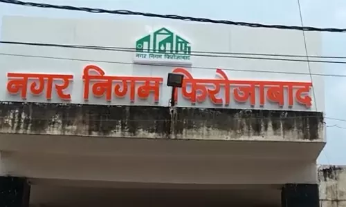 Firozabad: नगर निगम ने गन्दगी करने वालो से वसूले 25 हजार 500 रुपये Firozabad: नगर निगम ने गन्दगी करने वालो से वसूले 25 हजार 500 रुपये