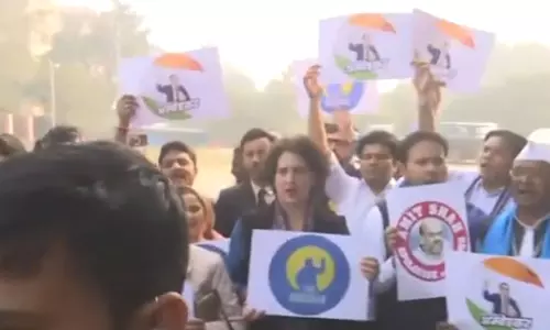 गरमाया हुआ है संसद और संसद के बाहर राजनीतिक माहौल
