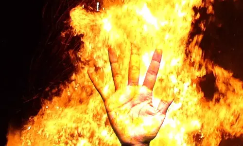 Jhajjar: अज्ञात कारण से दुकान में लगी आग,  जलने से व्यक्ति की मौत