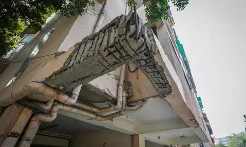 सिग्नेचर व्यू अपने असहाय निवासियों के लिए दैनिक खतरा बना हुआ है Delhi सिग्नेचर व्यू अपने असहाय निवासियों के लिए दैनिक खतरा बना हुआ है Delhi