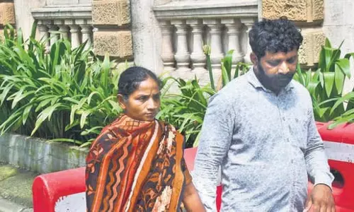 Badlapur यौन उत्पीड़न: मारे गए आरोपियों के माता-पिता बेघर Badlapur यौन उत्पीड़न: मारे गए आरोपियों के माता-पिता बेघर