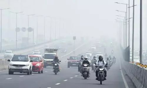 Delhi: वायु गुणवत्ता गंभीर श्रेणी में, न्यूनतम तापमान 7.5 डिग्री सेल्सियस