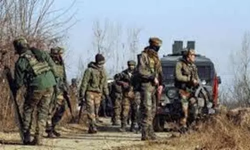 Jammu and Kashmir में भीषण मुठभेड़ में पांच आतंकवादी मारे गए, दो जवान घायल Jammu and Kashmir में भीषण मुठभेड़ में पांच आतंकवादी मारे गए, दो जवान घायल