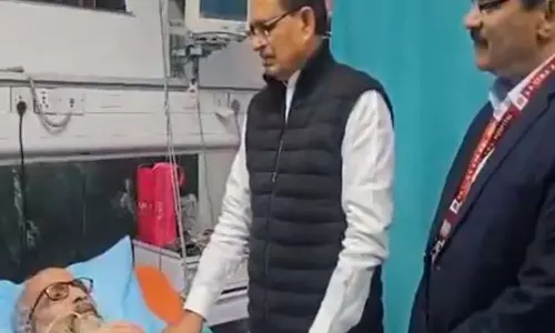 केंद्रीय मंत्री शिवराज सिंह चौहान ने RML Hospital में घायल भाजपा सांसद प्रताप सारंगी से मुलाकात की केंद्रीय मंत्री शिवराज सिंह चौहान ने RML Hospital में घायल भाजपा सांसद प्रताप सारंगी से मुलाकात की