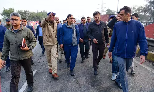 Jaipur में एलपीजी टैंकर-ट्रक की टक्कर में 5 की जलकर मौत, 40 घायल Jaipur में एलपीजी टैंकर-ट्रक की टक्कर में 5 की जलकर मौत, 40 घायल