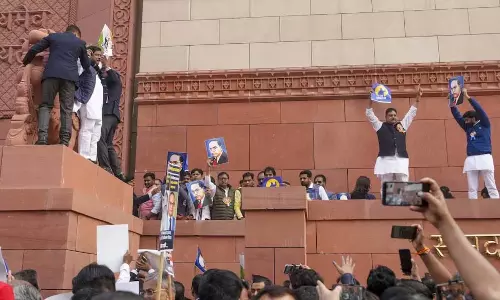 लोकसभा अध्यक्ष ने संसद के द्वार पर विरोध प्रदर्शन पर प्रतिबंध लगाया