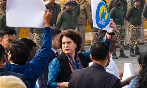 सरकार की हताशा का प्रतीक: प्रियंका ने राहुल के खिलाफ एफआईआर की निंदा की सरकार की हताशा का प्रतीक: प्रियंका ने राहुल के खिलाफ एफआईआर की निंदा की