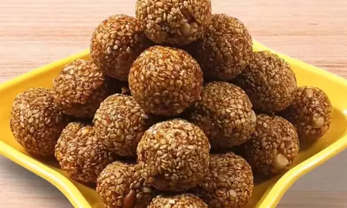 ये गुड़ और तिल का लड्डू आपके शरीर को गर्माहट देगा ये गुड़ और तिल का लड्डू आपके शरीर को गर्माहट देगा