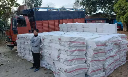 Assam Rifles: मिजोरम में 7.8 करोड़ रुपये मूल्य की विदेशी सिगरेट जब्त Assam Rifles: मिजोरम में 7.8 करोड़ रुपये मूल्य की विदेशी सिगरेट जब्त