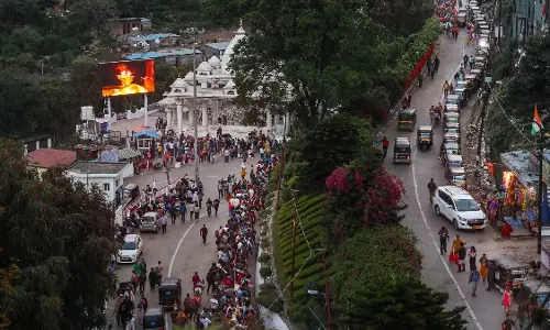 Katra: जम्मू के कटरा में शटल सेवा शुरू हुई