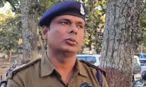 पुलिस जवान पर टूट पड़े बाप और बेटे, मारपीट कर फरार