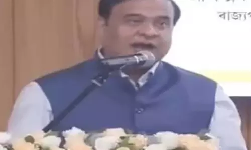 Assam : राज्यपाल आचार्य ने हिमंत बिस्वा सरमा की पुस्तकों का किया विमोचन