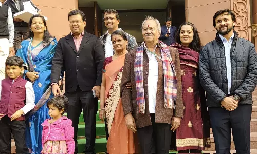 MP बृजमोहन अग्रवाल के परिवार ने संसदीय कार्यवाही को देखी