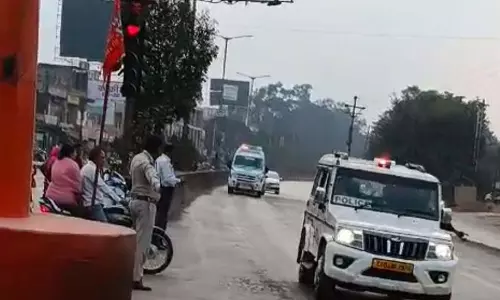 ग्रीन कोरिडोर बनाकर एम्बुलेंस को सिर्फ 38 मिनट में सेक्टर 9 हास्पिटल से रामकृष्ण हास्पिटल पहुंचाया गया ग्रीन कोरिडोर बनाकर एम्बुलेंस को सिर्फ 38 मिनट में सेक्टर 9 हास्पिटल से रामकृष्ण हास्पिटल पहुंचाया गया