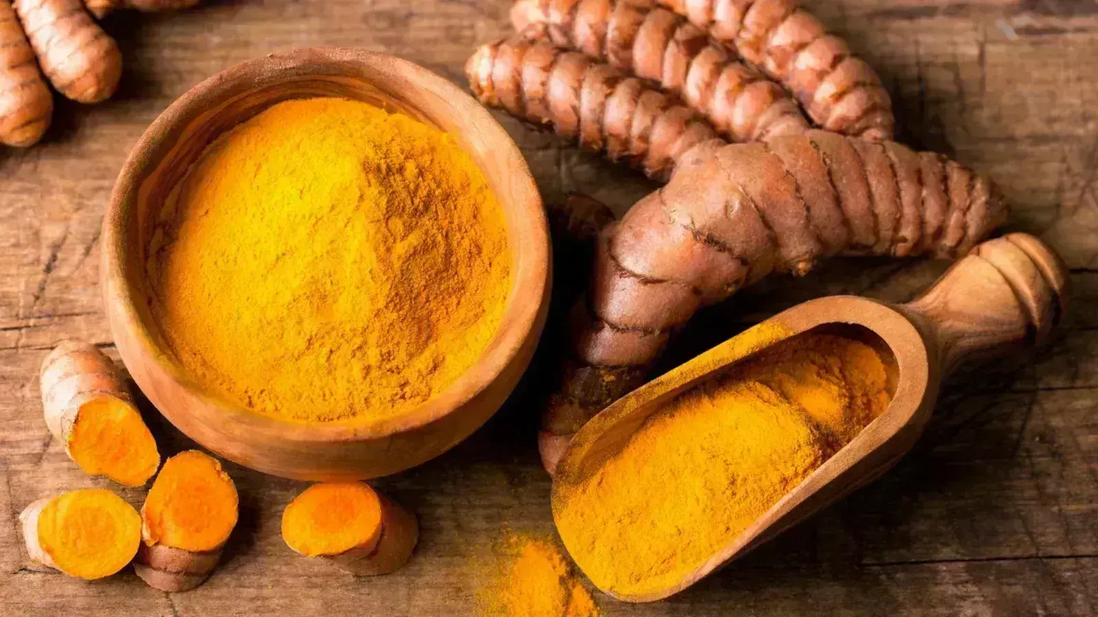 Lifestyle: त्वचा पर निखार के लिए नहाने के पानी में मिलायें चुटकी भर हल्दी Lifestyle: त्वचा पर निखार के लिए नहाने के पानी में मिलायें चुटकी भर हल्दी