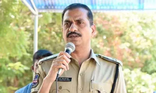 DCA अधिकारियों ने मेडिकल शॉप और झोलाछाप डॉक्टर के क्लिनिक पर छापा मारा DCA अधिकारियों ने मेडिकल शॉप और झोलाछाप डॉक्टर के क्लिनिक पर छापा मारा