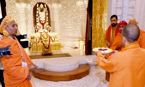 Ayodhya: दौरे पर अयोध्या पहुंचे CM Yogi ,रामलला व हनुमानगढ़ी का किया दर्शन-पूजन