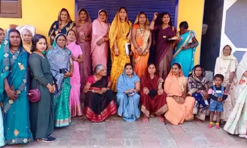 महतारी वंदन की राशि को जमा कर महिलाओं ने बड़े कार्य के लिए निकाला अनूठा रास्ता महतारी वंदन की राशि को जमा कर महिलाओं ने बड़े कार्य के लिए निकाला अनूठा रास्ता