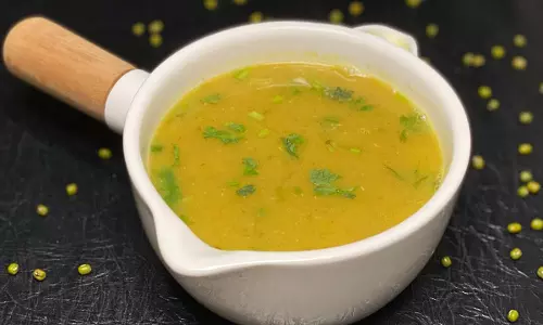 मूंग सूप की रेसिपी एक बार जरूर ट्राई करे मूंग सूप की रेसिपी एक बार जरूर ट्राई करे