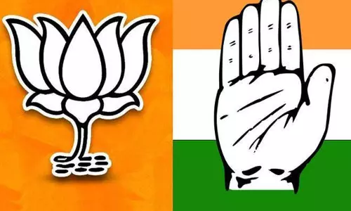 कांग्रेस नेता पर काली स्याही जैसी चीज फेंके जाने का मामला, मचा बवाल कांग्रेस नेता पर काली स्याही जैसी चीज फेंके जाने का मामला, मचा बवाल