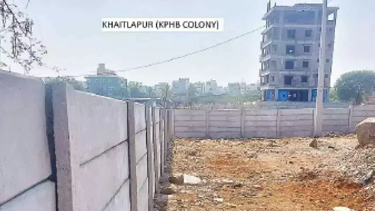 TG हाउसिंग बोर्ड खाली जमीन पर बनाएगा कंपाउंड वॉल TG हाउसिंग बोर्ड खाली जमीन पर बनाएगा कंपाउंड वॉल