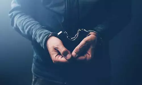 Noida: 1.39 करोड़ के व्यापार धोखाधड़ी में मामले में व्यक्ति गिरफ्तार Noida: 1.39 करोड़ के व्यापार धोखाधड़ी में मामले में व्यक्ति गिरफ्तार