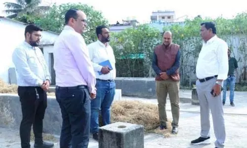 कमिश्नर ने जिले के विभिन्न स्थलों का भ्रमण कर ली योजनाओं के क्रियान्वयन की जानकारी कमिश्नर ने जिले के विभिन्न स्थलों का भ्रमण कर ली योजनाओं के क्रियान्वयन की जानकारी