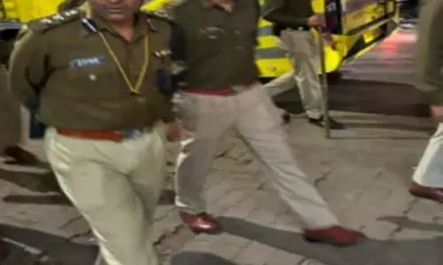 Raipur Breaking: SSP डॉ. लाल उमेद सिंह ने भाठागांव बस स्टैंड में की चेकिंग कार्रवाई
