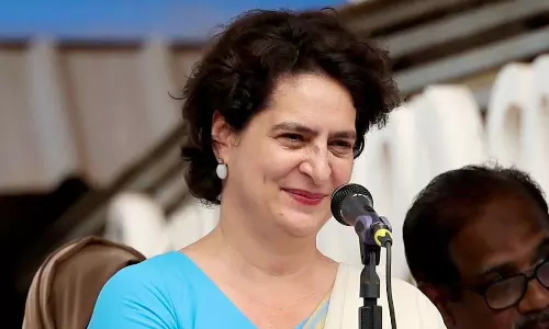 Kerala: नव्या हरिदास ने प्रियंका गांधी के चुनाव को हाईकोर्ट में दी चुनौती Kerala: नव्या हरिदास ने प्रियंका गांधी के चुनाव को हाईकोर्ट में दी चुनौती