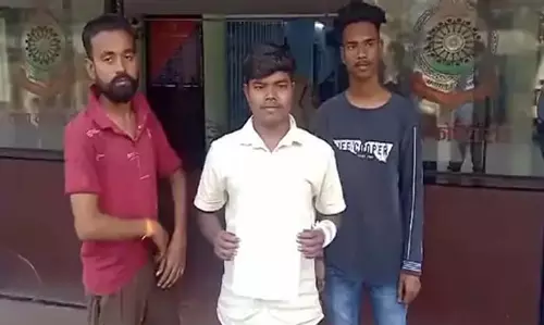 CG: युवकों को जिंदल के कर्मचारियों ने पीटा, 4 पर FIR दर्ज CG: युवकों को जिंदल के कर्मचारियों ने पीटा, 4 पर FIR दर्ज