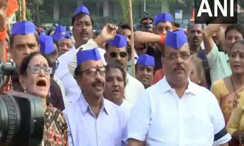 शिवसेना UBT नेताओं ने अंबेडकर पर टिप्पणी को लेकर अमित शाह के खिलाफ किया विरोध प्रदर्शन