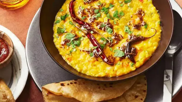 Tadka Dal Recipe: सिंपल दाल में लगाइए स्वादिष्ट तड़का