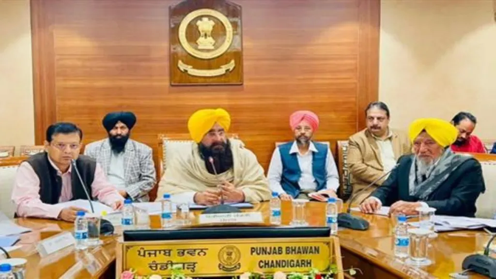 Punjab: पंजाब के कृषि मंत्री किसान यूनियनों के नेताओं से मिले