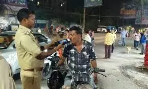 Dhanbad: पुलिस ने एंटी ड्रग्स के तहत चलाया वाहन जांच अभियान