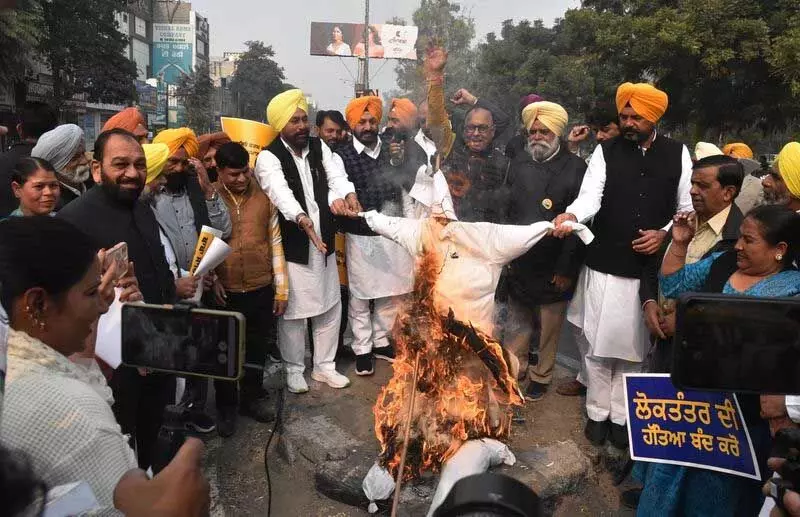 punjab : कांग्रेस कार्यकर्ताओं ने अंबेडकर के खिलाफ टिप्पणी पर अमित शाह से माफी की मांग