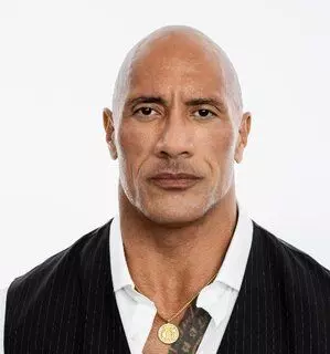 Dwayne Johnson ने अपनी बेटियों को पेंट किए हुए नाखून दिखाकर चौंकाया