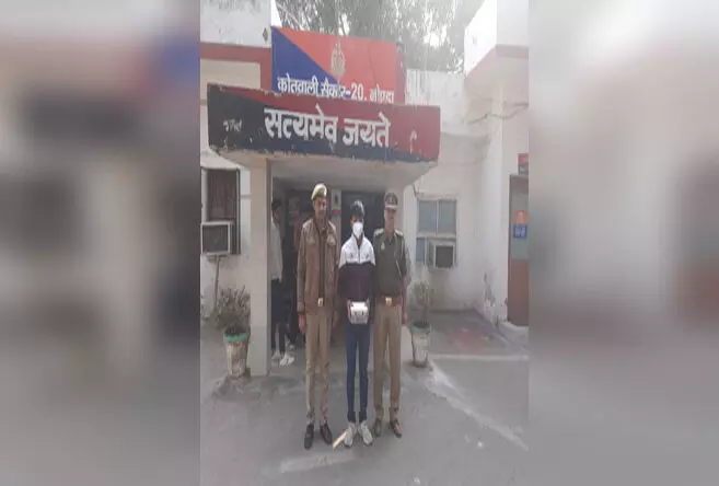 मॉल में मिनी स्टोर से कर्मचारी ने की लाखों की चोरी, CCTV के जरिये पकड़ा गया