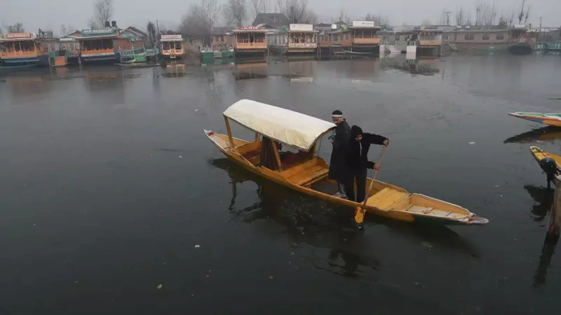 Kashmir में चिल्लई कलां शुरू, श्रीनगर में तापमान शून्य से 8.5 डिग्री सेल्सियस नीचे