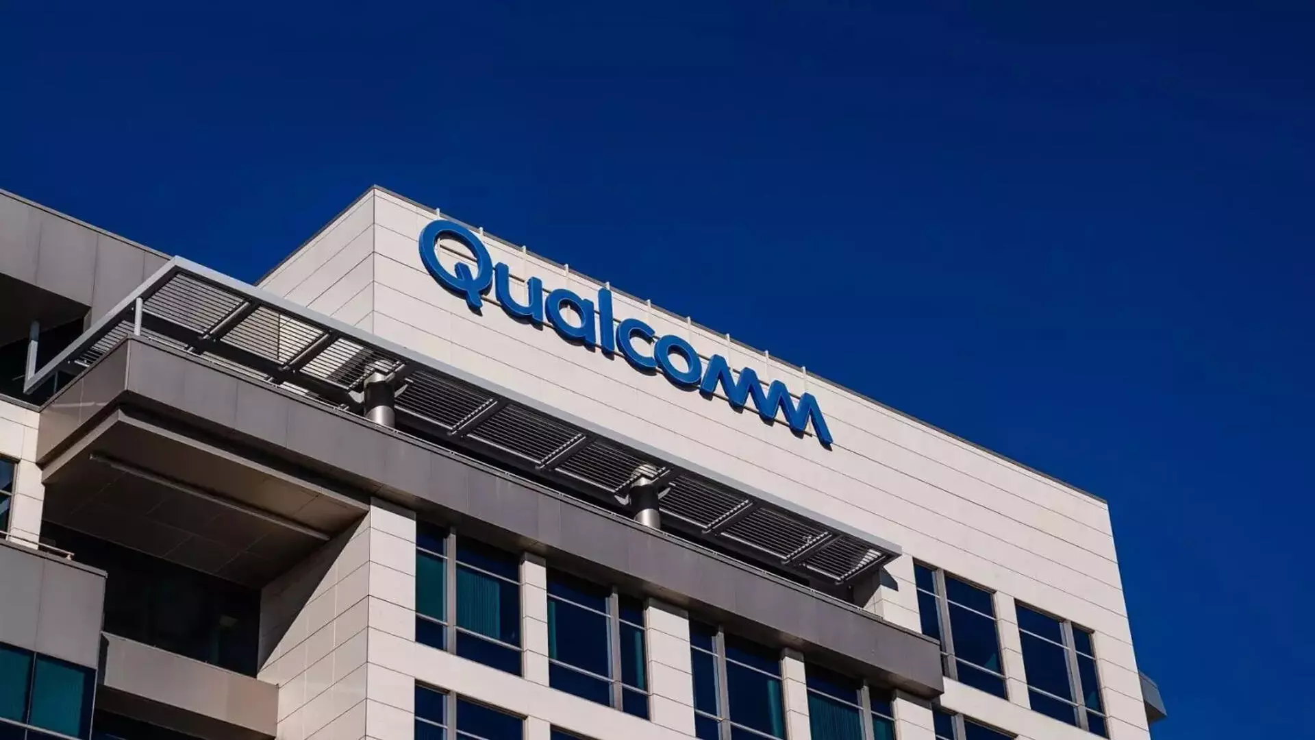 Qualcomm ने चिप डिजाइन लाइसेंस को लेकर आर्म के साथ ट्रायल जीतने का दावा किया