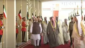 प्रधानमंत्री मोदी ऐतिहासिक यात्रा पर Kuwait पहुंचे