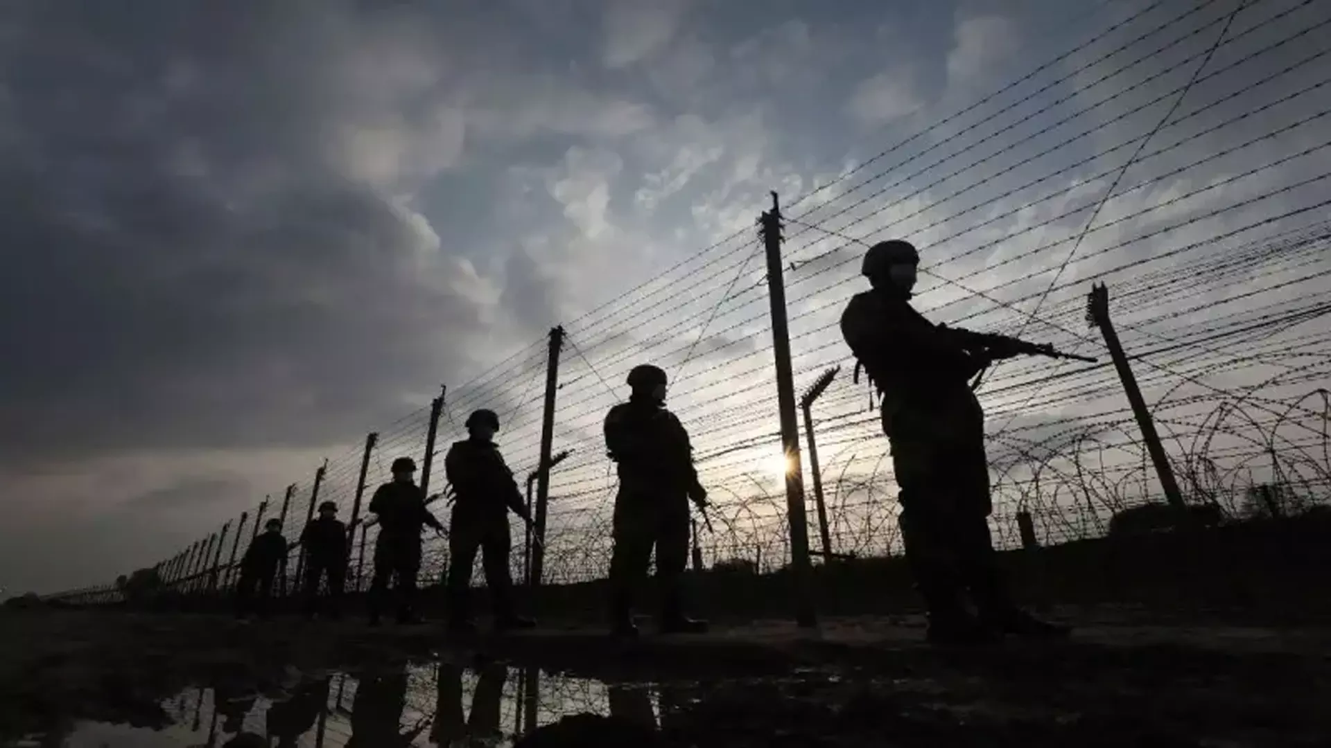 लातूर में 172 कैडेटों के लिए BSF पासिंग आउट परेड आयोजित लातूर में 172 कैडेटों के लिए BSF पासिंग आउट परेड आयोजित