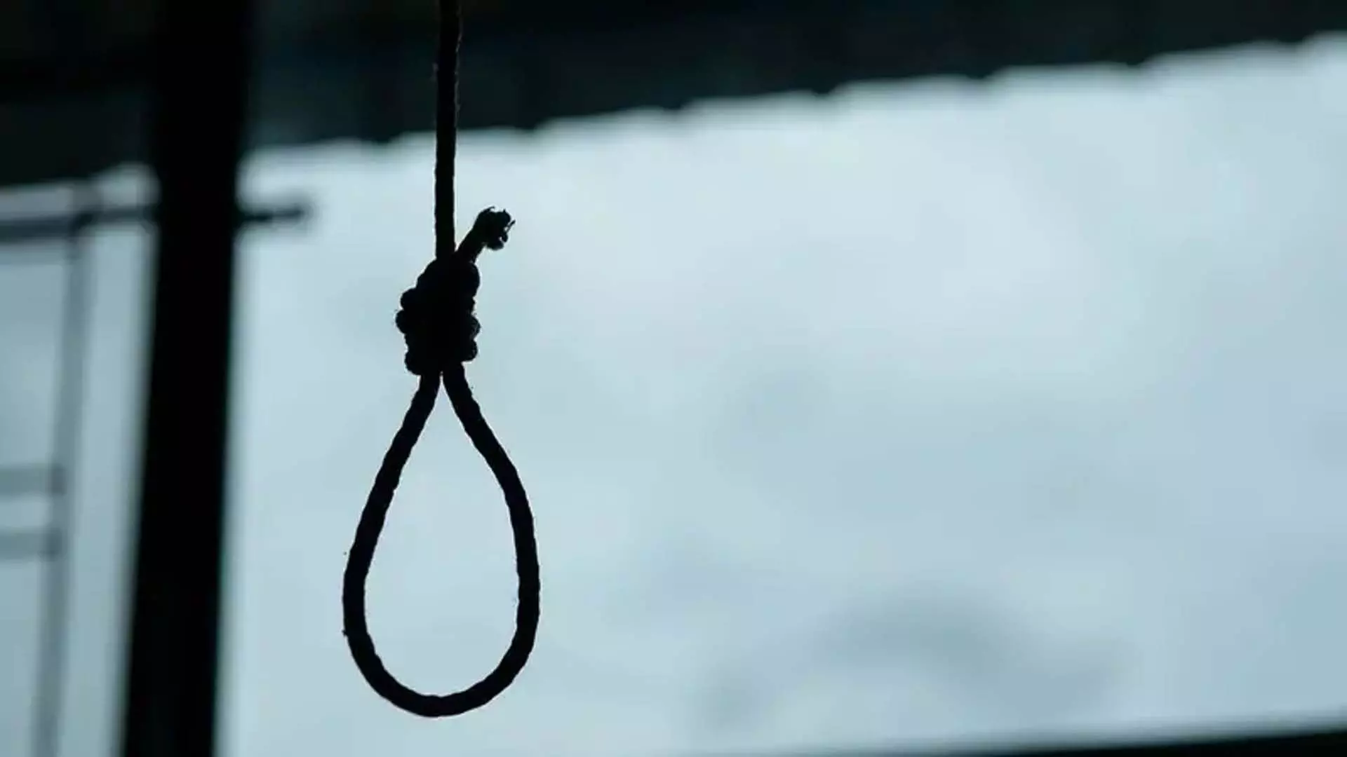 Suicide: करीबी दोस्त की मौत से उबर न पाने पर किशोरी ने की आत्महत्या