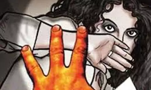 Bhopal: दिनदहाड़े अपहरण, 22 वर्षीय युवती को घर के अंदर से उठाकर फरार Bhopal: दिनदहाड़े अपहरण, 22 वर्षीय युवती को घर के अंदर से उठाकर फरार