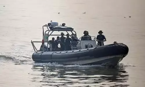 Naval अधिकारी ने दुर्घटना टालने की कोशिश की, बड़ा हादसा टल गया Naval अधिकारी ने दुर्घटना टालने की कोशिश की, बड़ा हादसा टल गया